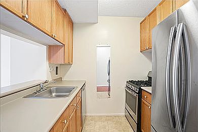 5th image of 4-74 48th Ave Penthouse 3H