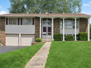 2814 Cooper Ct, Woodridge, IL 60517