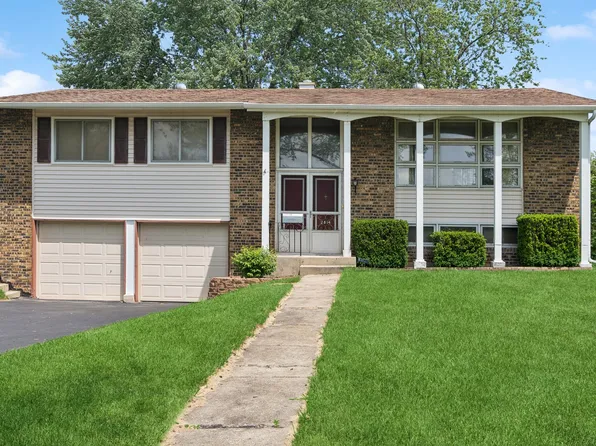 2814 Cooper Ct, Woodridge, IL 60517