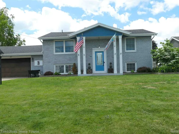 2854 Elmwood St, Port Huron, MI 48060