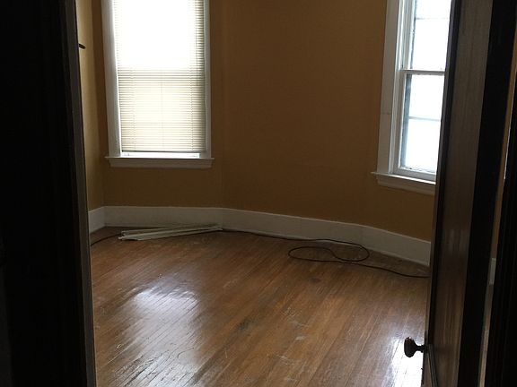 3rd image of 29 Greenwood Pl #1