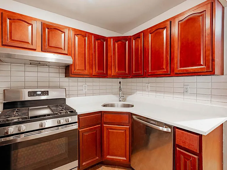 144 Monroe St #3 — Photo 12