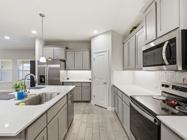 333 Alice Harney Rd, Burleson, TX 76028