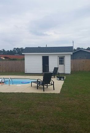 pool house with bath room