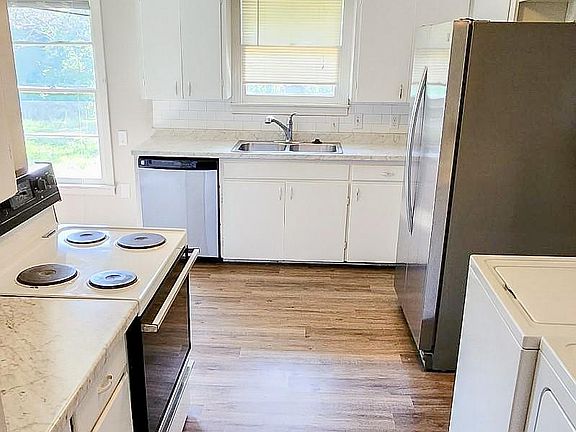 3rd image of 1802 Lincoln Dr
