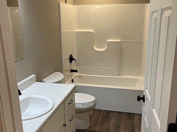 5th image of 19 N Herren Ave