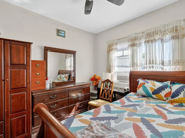 98 West 49th Street image 12 of 35