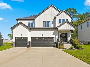 1738 Oak Forest Dr, Clarksville, TN 37043