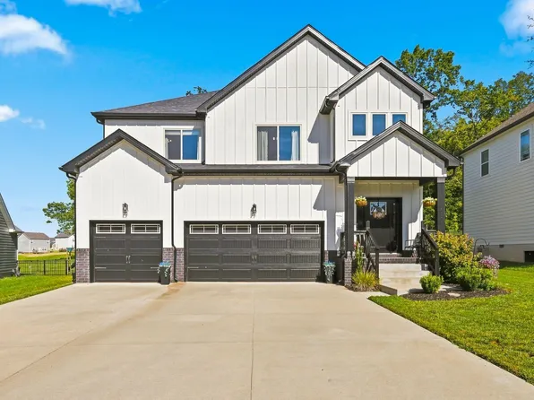 1738 Oak Forest Dr, Clarksville, TN 37043