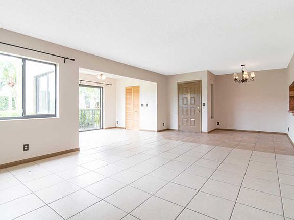 4th image of 517 Shady Pine Way APT B1