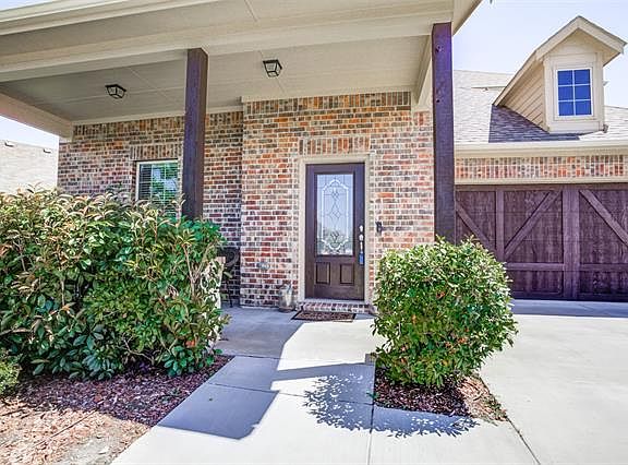 3rd image of 2605 Sabine Cir