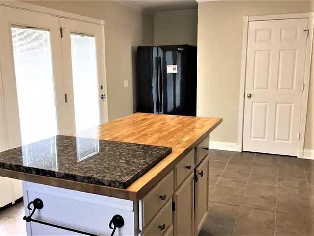 128 Barrington Rd — Photo 4