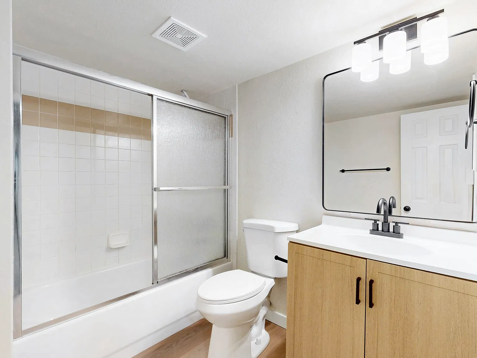 1637 Westbridge Dr — Photo 4
