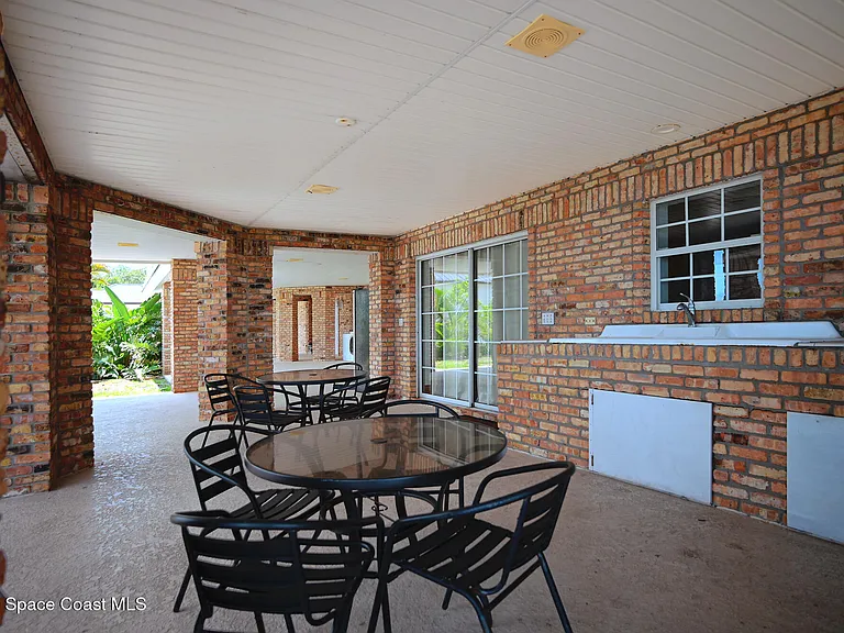 6285 N Highway 1 — Photo 15