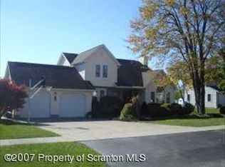 919 Apple Tree Rd, Moscow, PA 18444