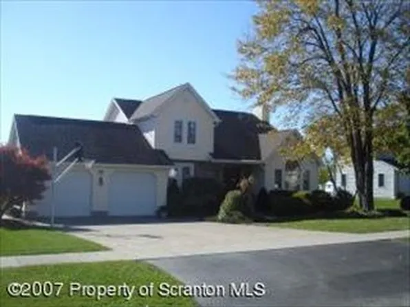 919 Apple Tree Rd, Moscow, PA 18444