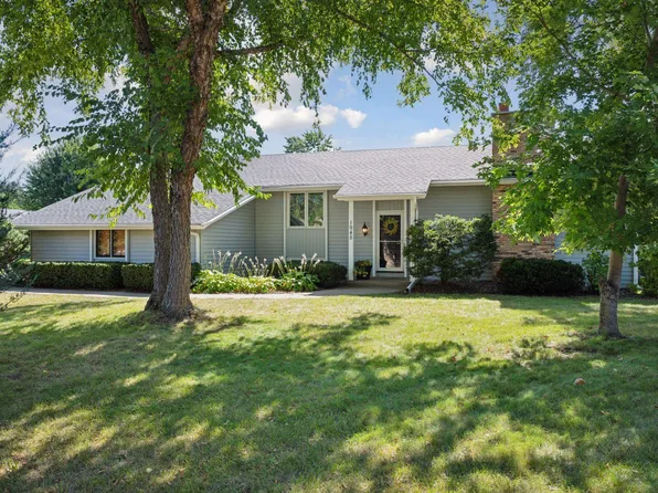 1945 Kelly Dr, Golden Valley, MN 55427
