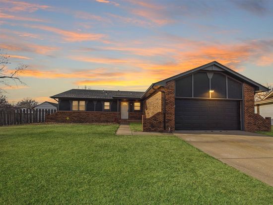 1517 N Baltimore Pl, Derby, KS 67037