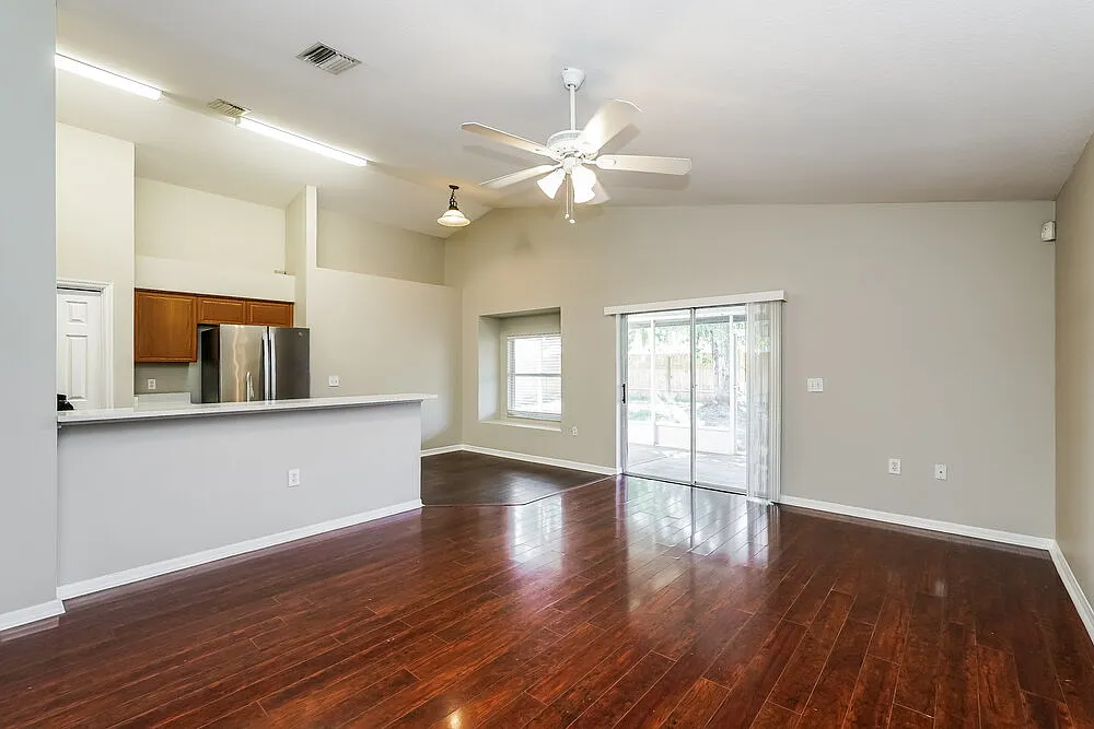 4 bed, 2.0 bath, 1476 sqft, $2,320 — Photo 3