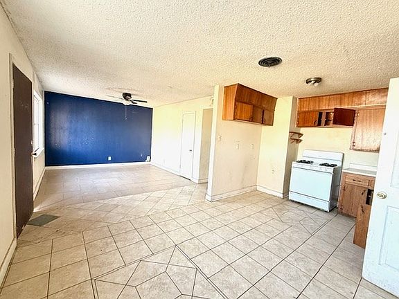 3rd image of 2217 Country Club Dr