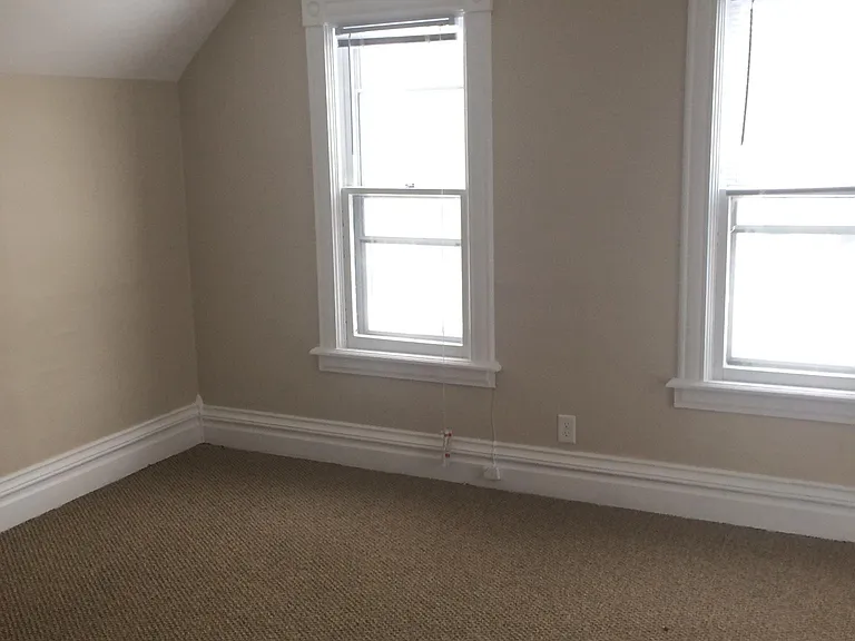 612 Locust St — Photo 7