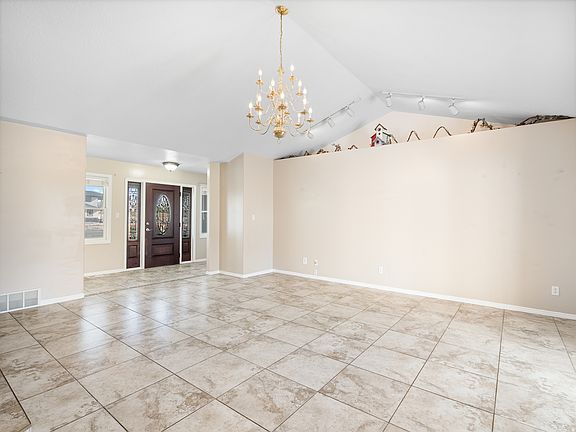 4th image of 608 E Nicole Way N