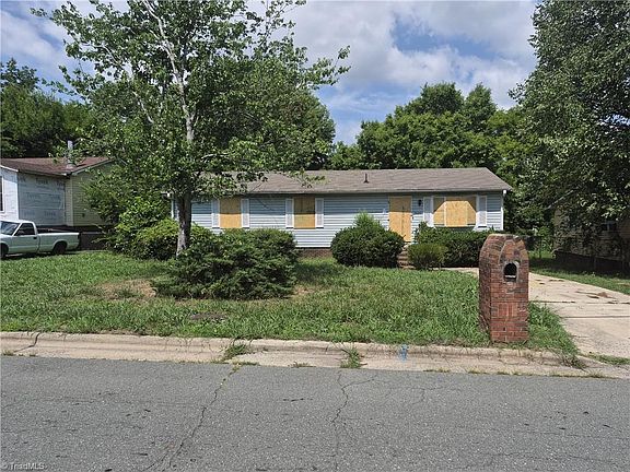 2nd image of 2024 Willow Rd