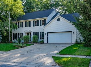 6224 Hunter Wood Dr, Fort Wayne, IN