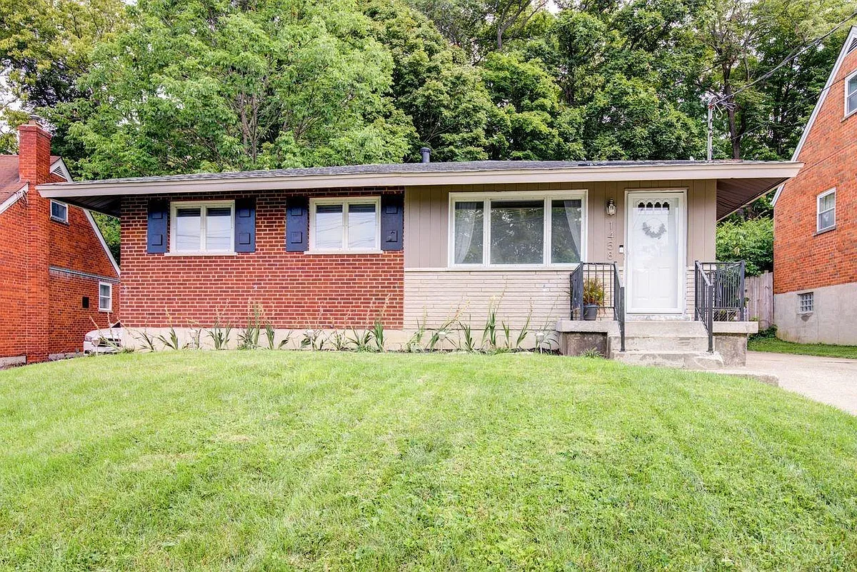 Long driveway, enough for 2 cars! - 1458 Verdale Dr