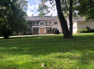 873 Remsen Ln, Oyster Bay, NY 11771