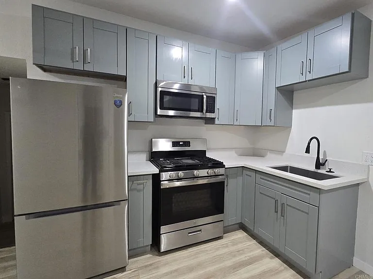 2029 E Ave — Photo 2