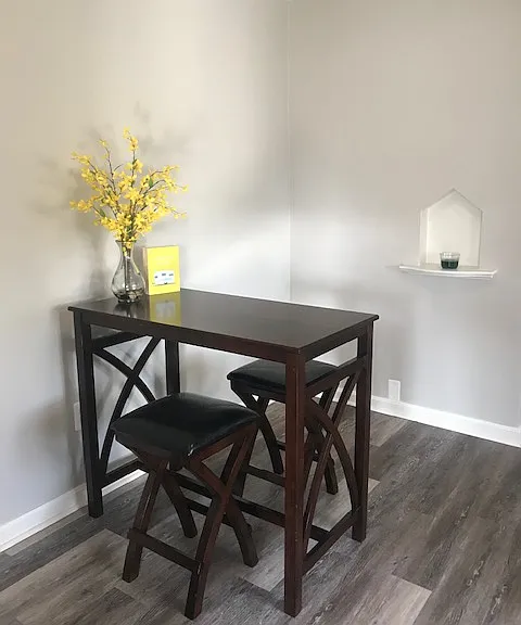 eat in dining area