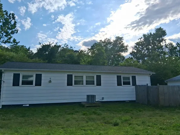 2601 Bluefield St, Hopewell, VA 23860