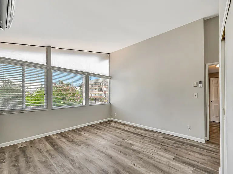 1751 Colby Ave #4 — Photo 25