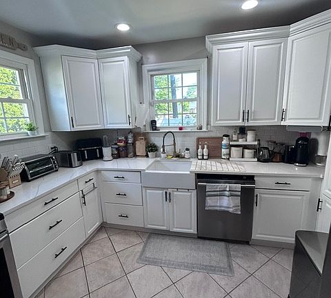 4th image of 27 Lake St