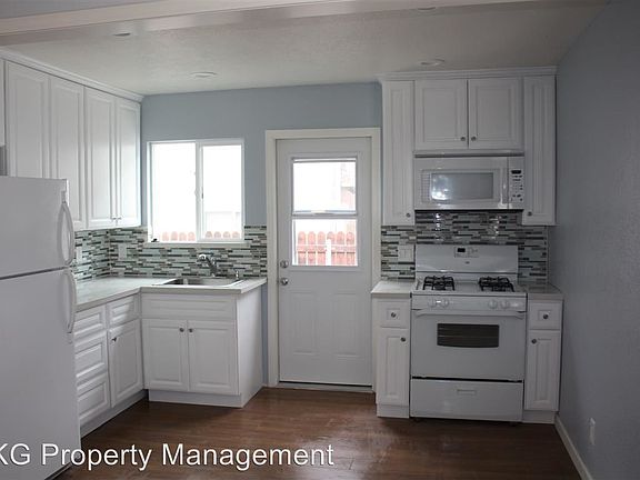3rd image of 221 7th St APT B