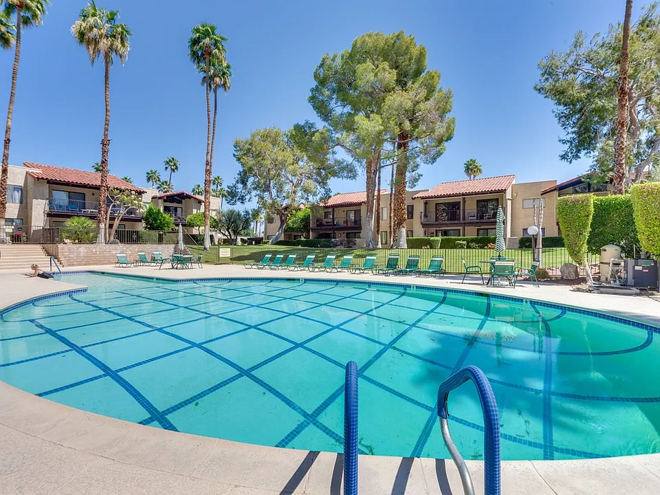 2170 S Palm Canyon Dr #16