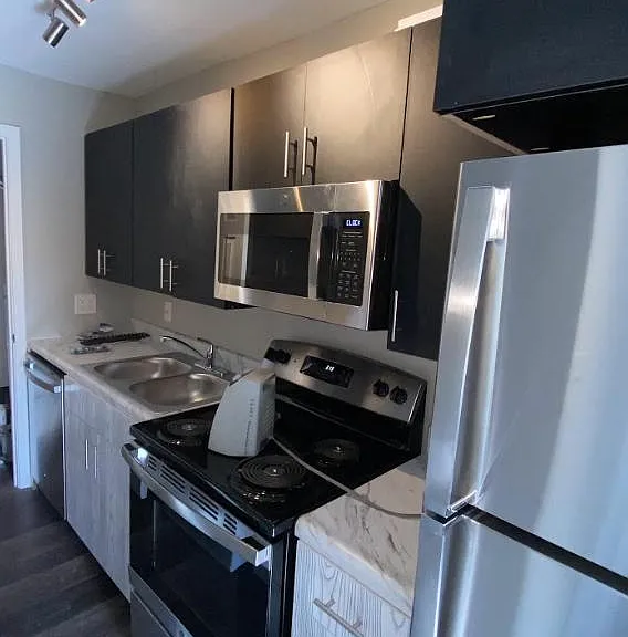 814 Easton St — Photo 5