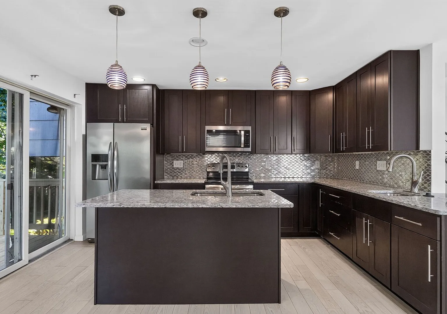 Luxury living in this bright, charming 3bd/2.5bth SF home in North Cleveland Park! — Photo 1