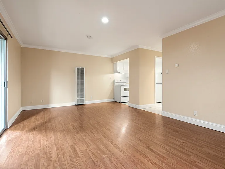 Stanford Garden Apartments — Photo 2