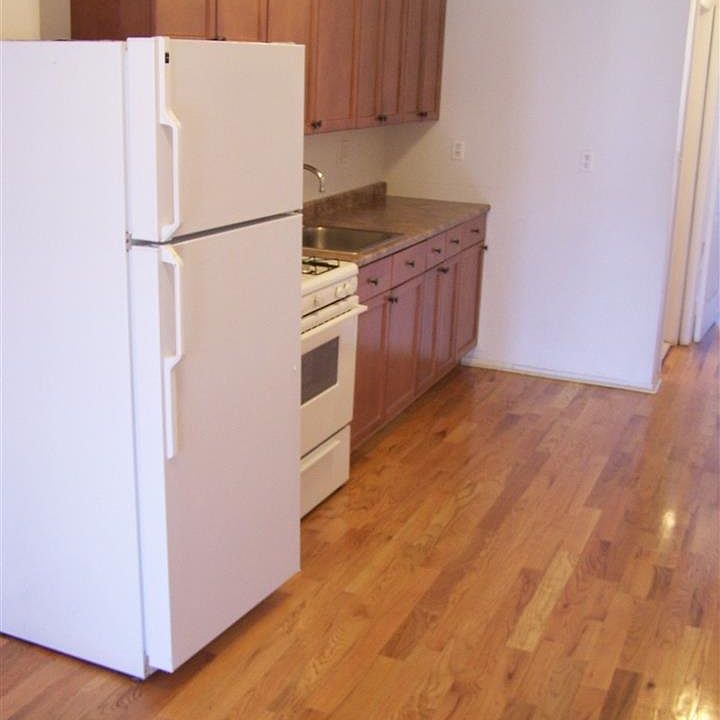 2nd image of 599 Grove St APT 4