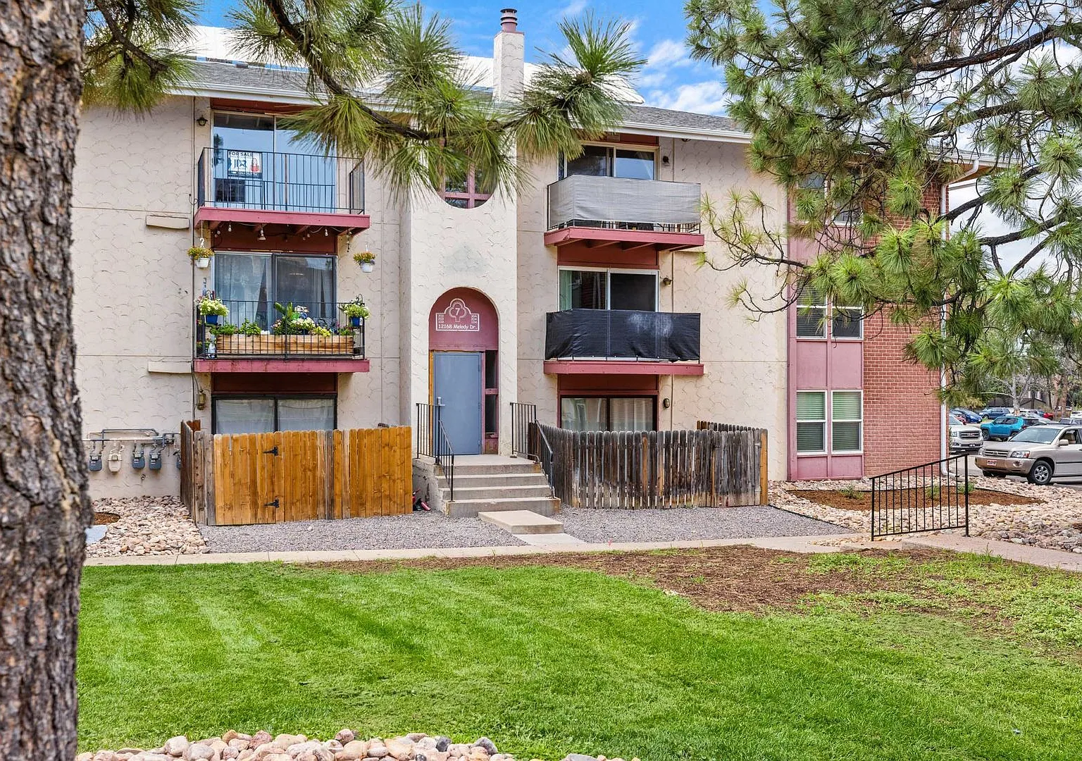 LOVELY spacious 2 bed/2 bath Westminster condo — Photo 2