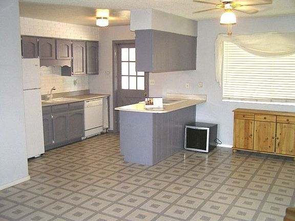 Large open Kitchen / Dining area