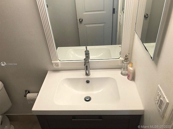 5th image of 9410 Live Oak Pl APT 404