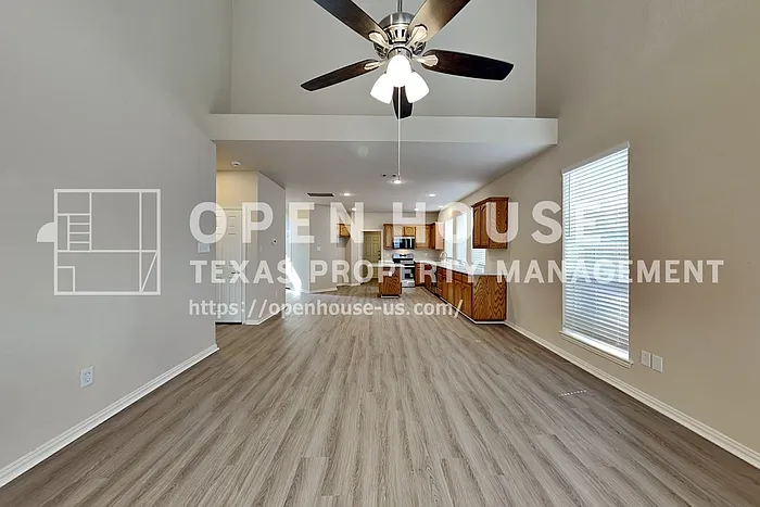 4 bed, 2.5 bath, 2320 sqft, $2,500 — Photo 3