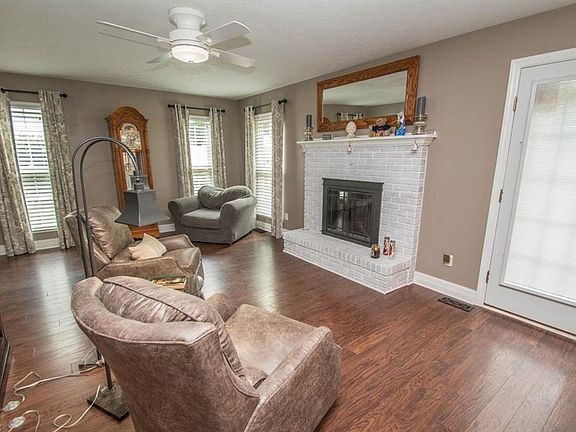 3rd image of 9384 Westwood Dr