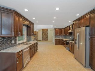 3 Middle Ln, Stony Brook, NY 11790