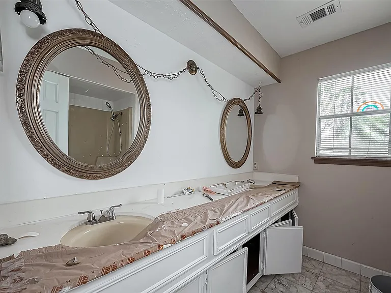 811 Loire Ln — Photo 32