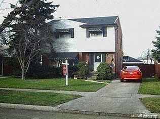 18259 Spring Ct S, Fraser, MI 48026