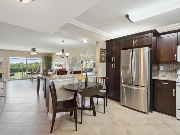 9611 N Hollybrook Lake Dr APT 304, Pembroke Pines, FL 33025